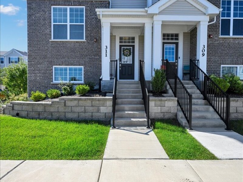 311 Timberleaf Circle Roselle IL 60172