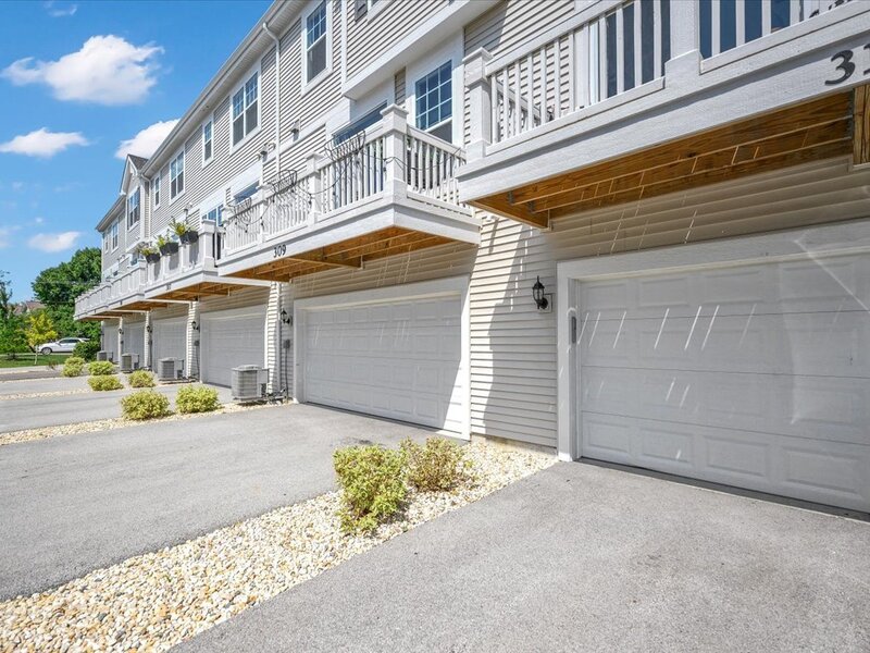 311 Timberleaf Circle Roselle IL 60172