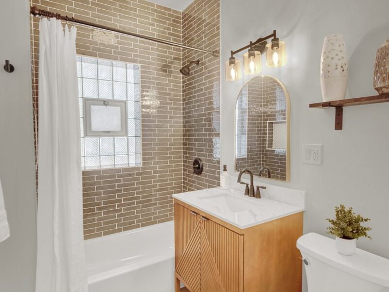 7707 S Ridgeland Avenue Chicago IL 60649