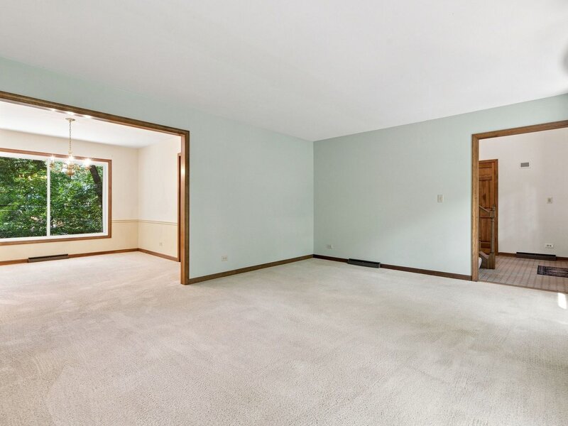 520 Glenwood Trail Elgin IL 60120