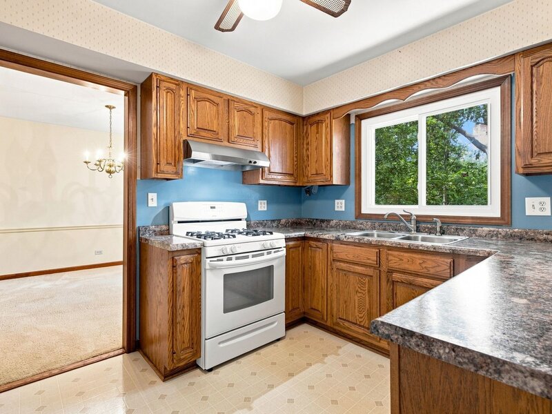 520 Glenwood Trail Elgin IL 60120