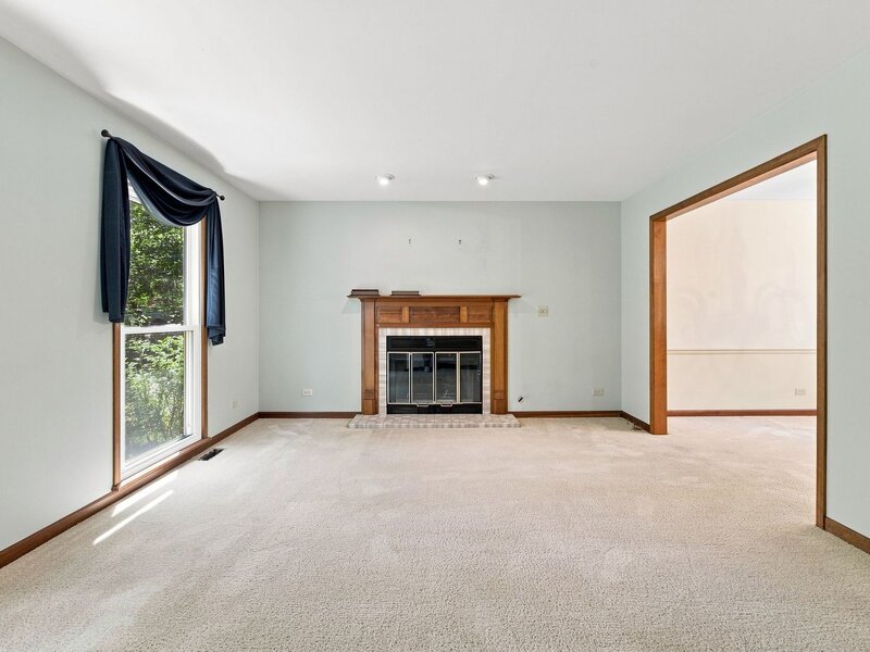 520 Glenwood Trail Elgin IL 60120