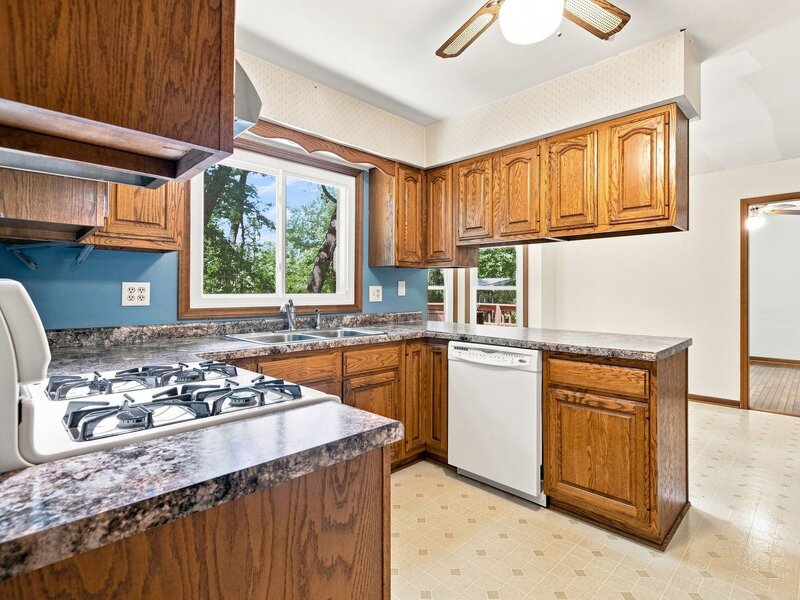 520 Glenwood Trail Elgin IL 60120