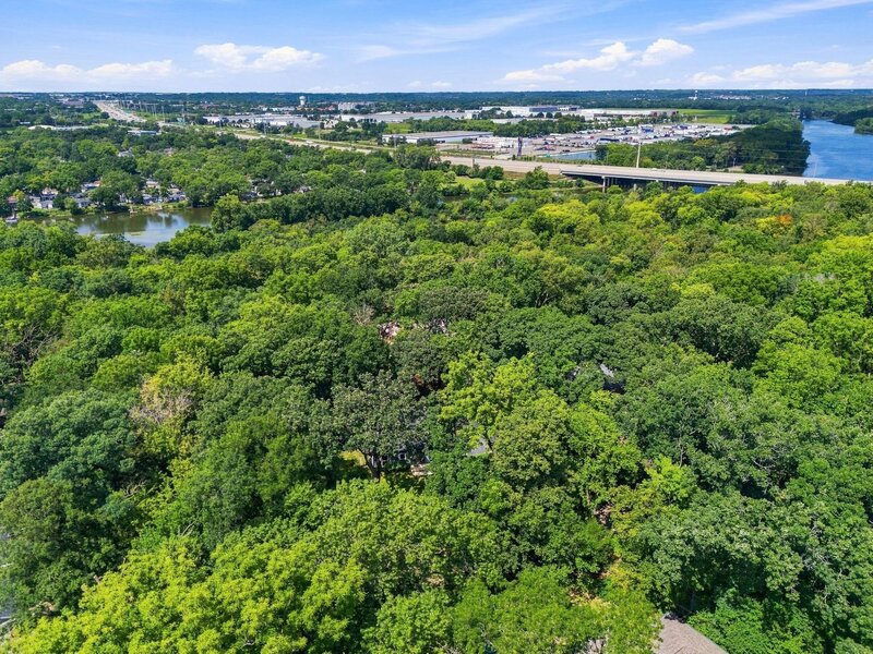 520 Glenwood Trail Elgin IL 60120