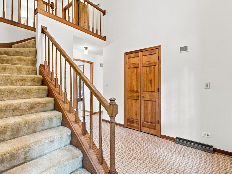 520 Glenwood Trail Elgin IL 60120
