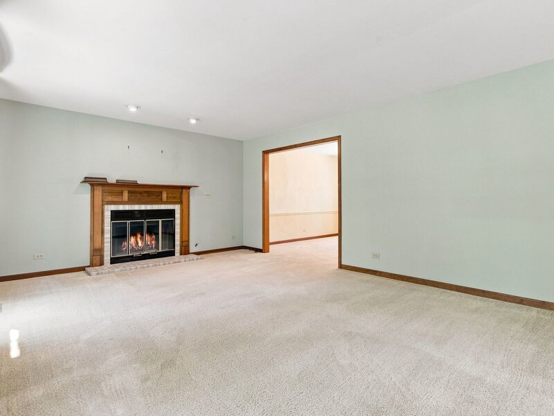 520 Glenwood Trail Elgin IL 60120