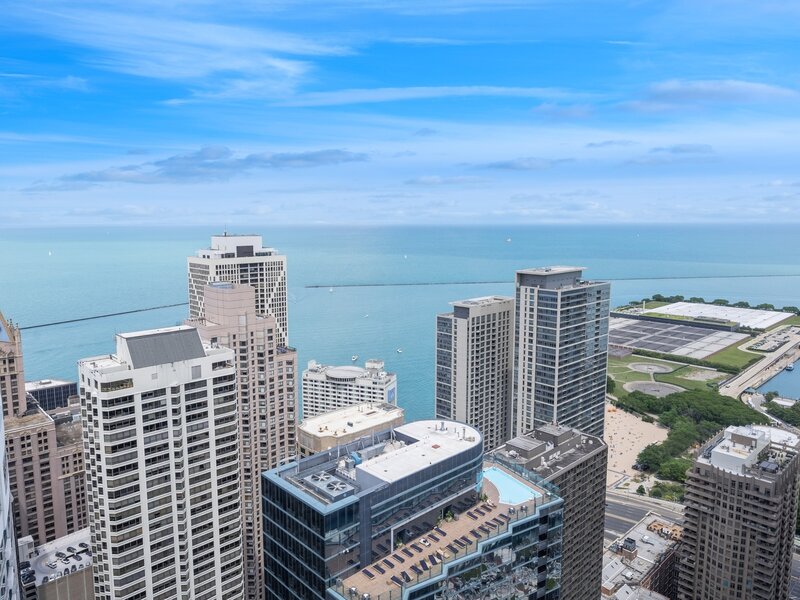 512 N Mcclurg Court Chicago IL 60611