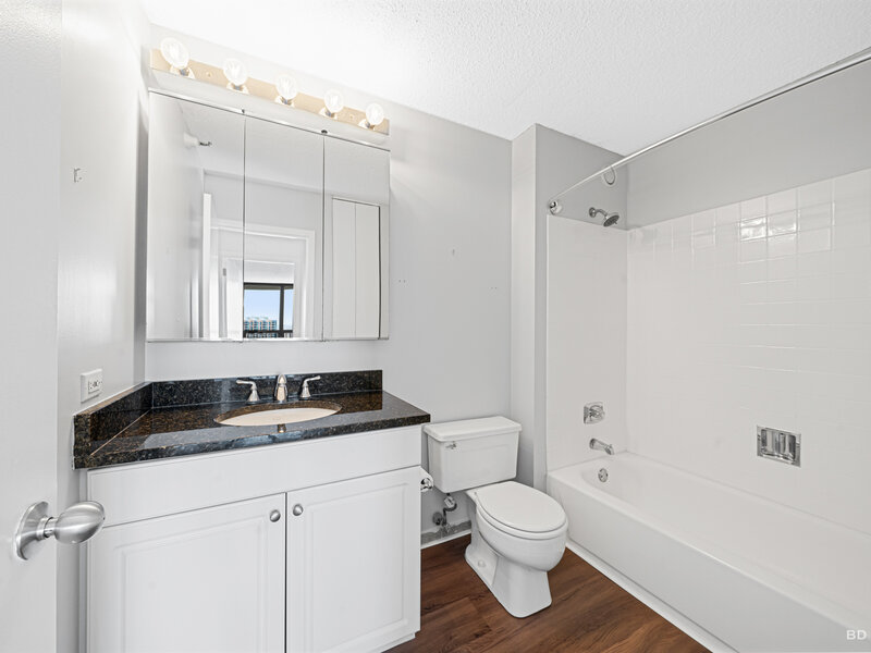 10 E Ontario Street Chicago IL 60611