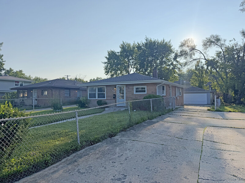16247 Paulina Street Markham IL 60428