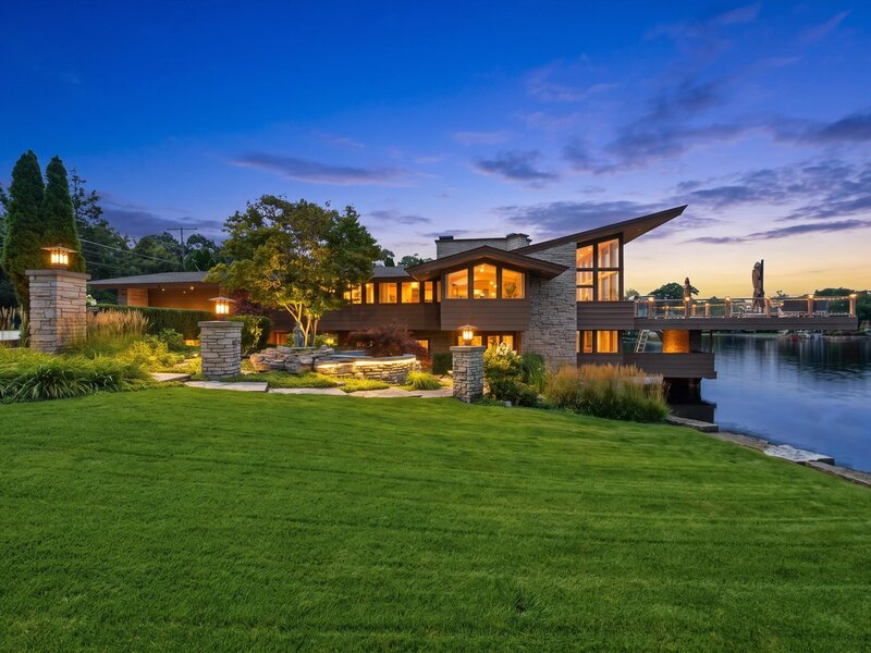 130 N Dee Road Park Ridge IL 60068