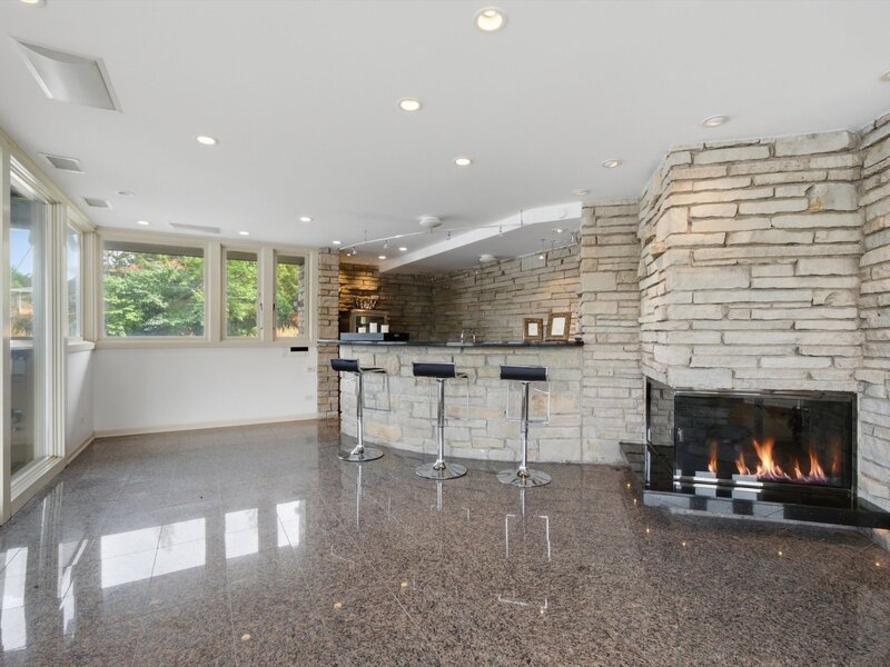 130 N Dee Road Park Ridge IL 60068