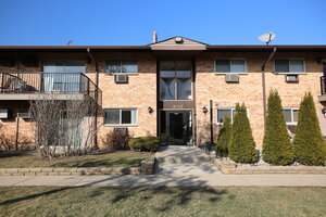 Photo of 832 E Old Willow Road Prospect Heights IL 60070 Unit 103