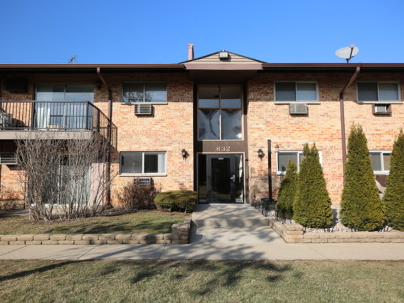 832 E Old Willow Road Prospect Heights IL 60070