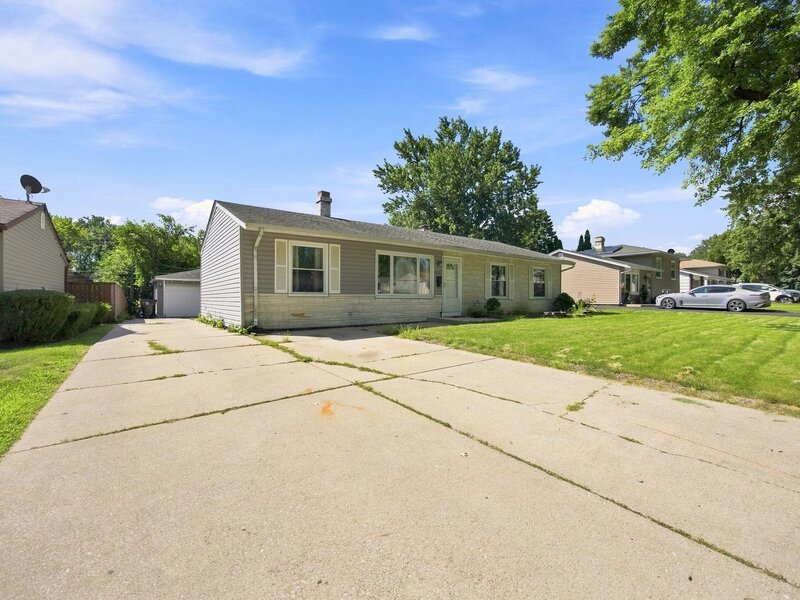 1725 Evergreen Avenue Hanover Park IL 60133