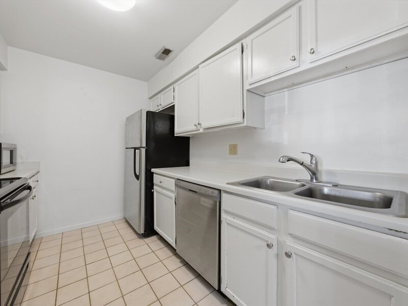 1422 Stonebridge Circle Wheaton IL 60189