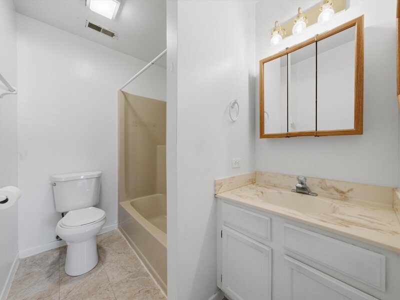 1422 Stonebridge Circle Wheaton IL 60189