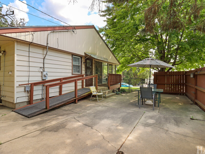 1012 Elder Avenue Mchenry IL 60051