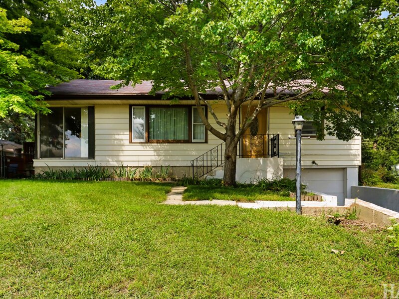 1012 Elder Avenue Mchenry IL 60051