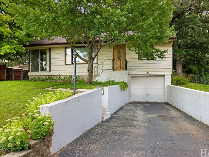 1012 Elder Avenue Mchenry IL 60051