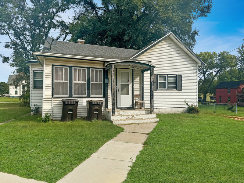 611 S Adams Avenue Freeport IL 61032