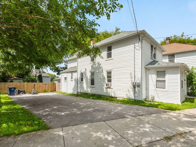 556 Caroline Place Waukegan IL 60085