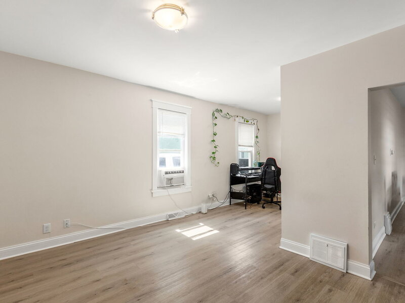 556 Caroline Place Waukegan IL 60085