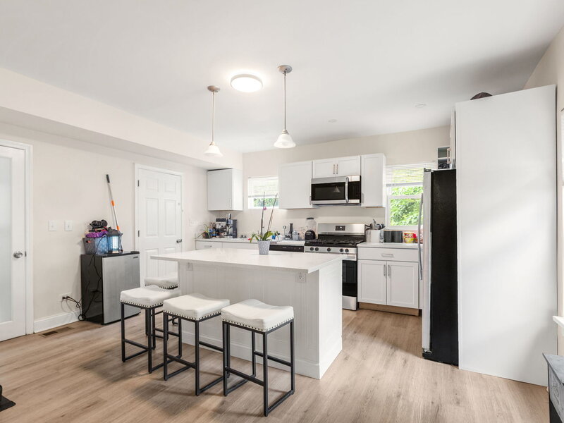 556 Caroline Place Waukegan IL 60085