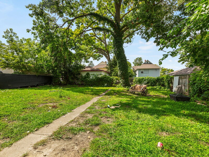 556 Caroline Place Waukegan IL 60085