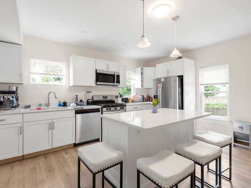 556 Caroline Place Waukegan IL 60085