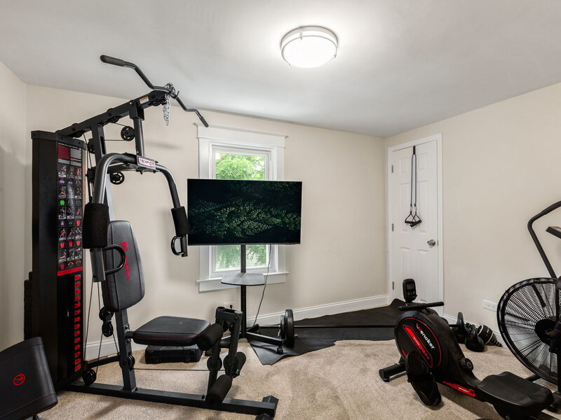 556 Caroline Place Waukegan IL 60085