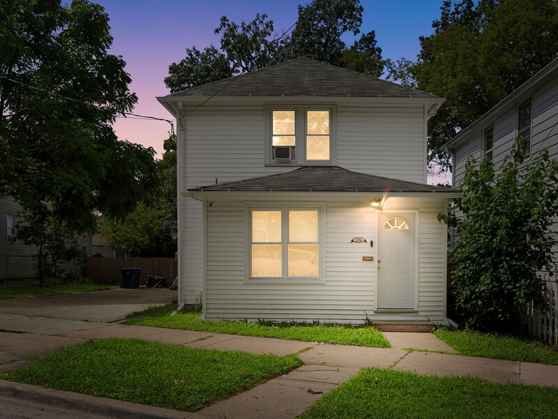 556 Caroline Place Waukegan IL 60085