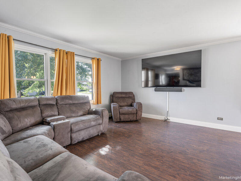 490 Heather Lane Carol Stream IL 60188