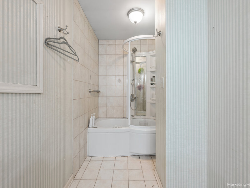 490 Heather Lane Carol Stream IL 60188