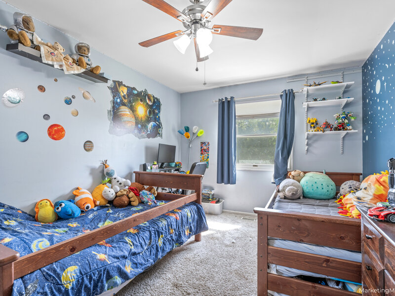 490 Heather Lane Carol Stream IL 60188