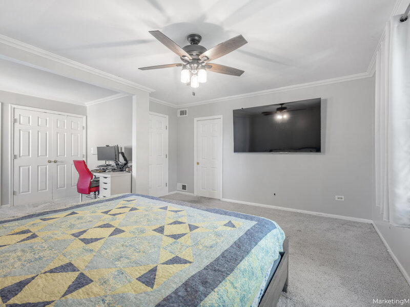 490 Heather Lane Carol Stream IL 60188