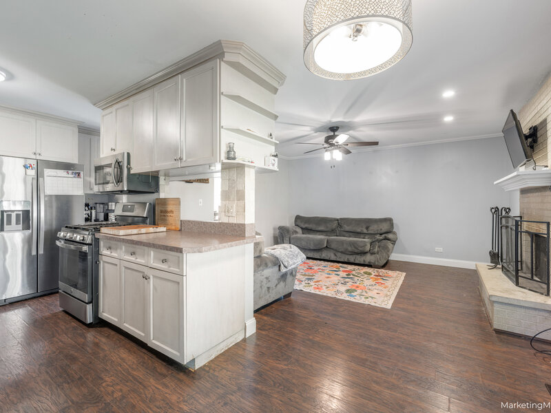 490 Heather Lane Carol Stream IL 60188