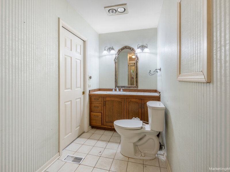 490 Heather Lane Carol Stream IL 60188