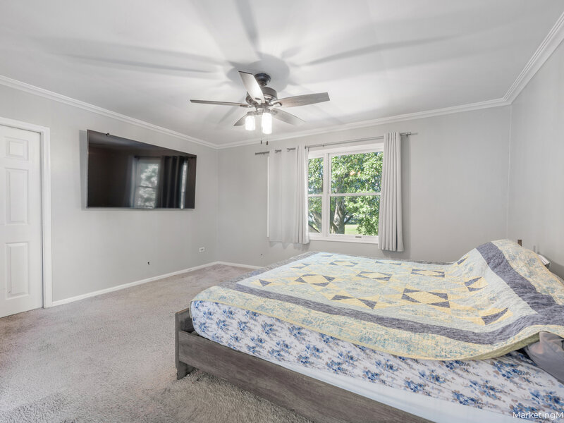 490 Heather Lane Carol Stream IL 60188