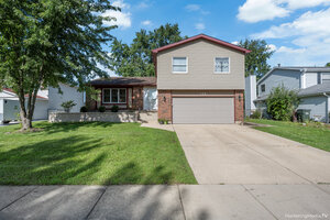 Photo of 490 Heather Lane Carol Stream IL 60188
