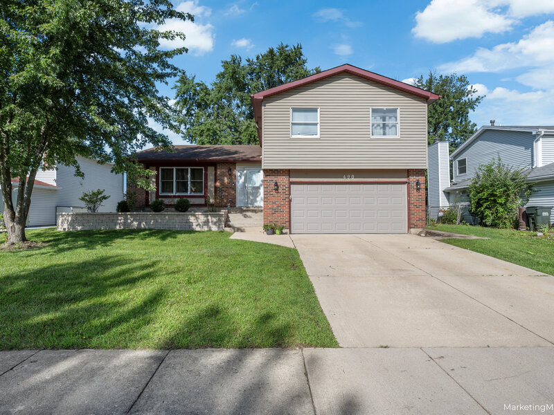 490 Heather Lane Carol Stream IL 60188