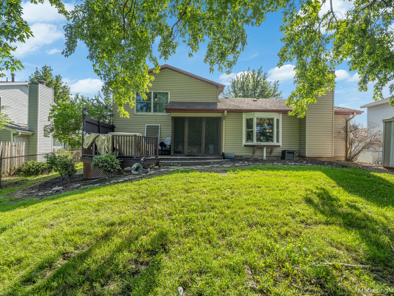 490 Heather Lane Carol Stream IL 60188