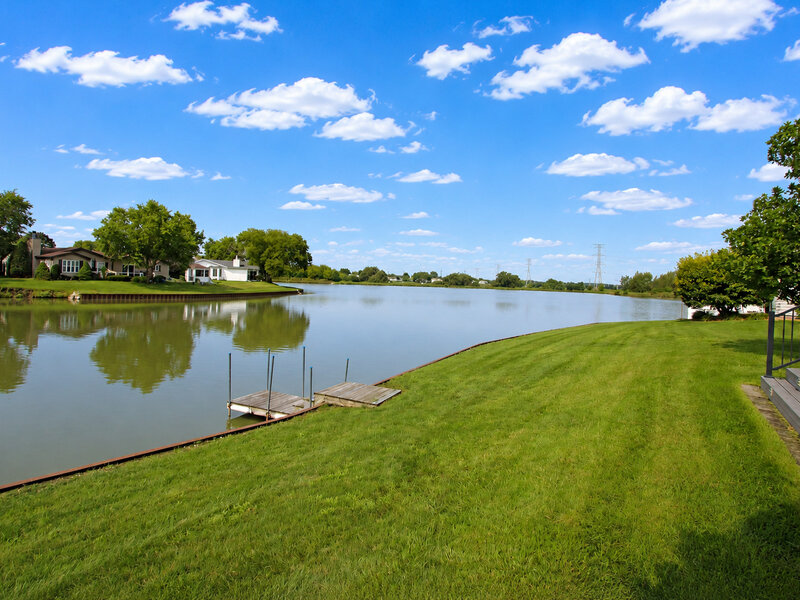 15 Saratoga Court Grayslake IL 60030