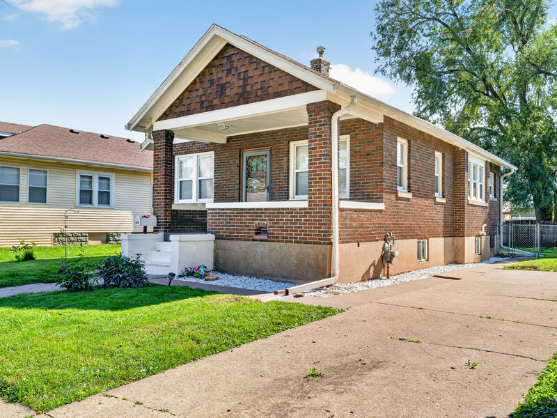 823 Pershing Boulevard Clinton IA 52732