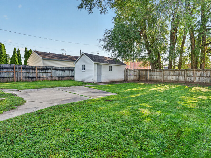 823 Pershing Boulevard Clinton IA 52732