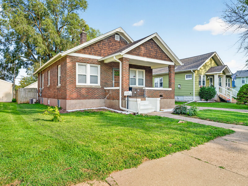 823 Pershing Boulevard Clinton IA 52732