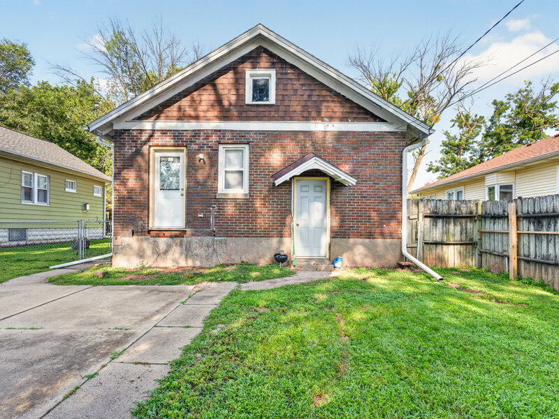 823 Pershing Boulevard Clinton IA 52732