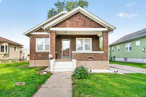 Photo of 823 Pershing Boulevard Clinton IA 52732
