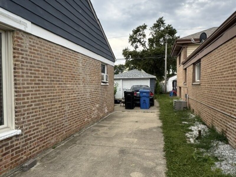 8132 S Kilbourn Avenue Chicago IL 60652