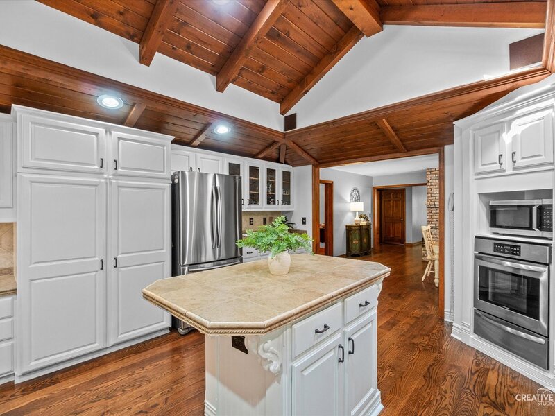 506 Pin Oak Court St. Charles IL 60174