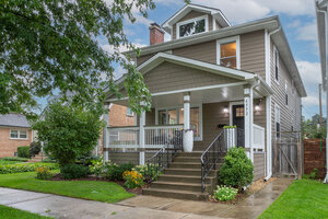 Photo of 6552 N Oxford Avenue Chicago IL 60631